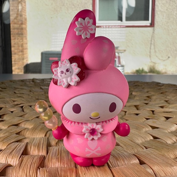 Tokidoki My Melody Vinyl Figure Cherry Blossom Dango Sanrio Hello Kitty series 3 - Picture 3 of 6